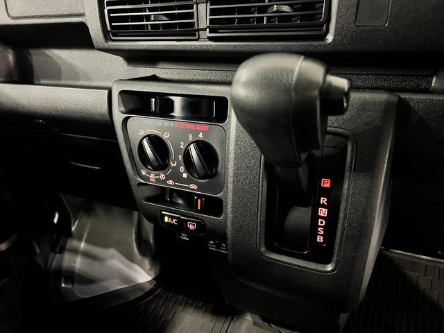 ハイゼットカーゴＤＸ　修復歴／車検整備付／走行７８４５２キロ／純正ナビ１年保証距離無制限　走行距離７８４５２キロ　純正フルセグナビ　ブルートゥース　純正マット　助手席エアバッグ　ＬＥＤヘッドランプ　アイドリングストップ　両側スライドドア　電動格納式ドアミラー（埼玉県）の中古車