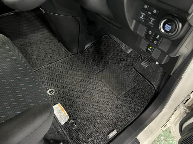 トールカスタムG ターボ 走行17321キロ/クリアランスソナー一年保証・走行距離無制限走行17321キロ 助手席エアバック 純正カーペットマット クリアランスソナー オートライト LEDヘッドライト アイドリングストップ(埼玉県)の中古車