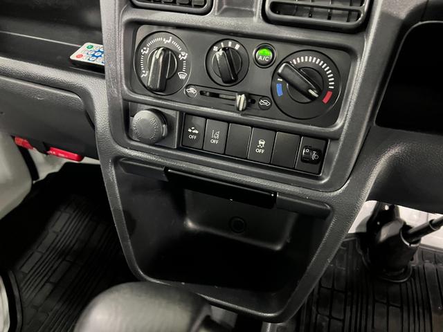 キャリイトラックKCスペシャル 走行23271キロ/LEDヘッドランプ1年保証距離無制限 走行距離23271キロ FMAMラジオ フロアマット 助手席エアバッグ LEDヘッドランプ キーレスエントリー マニュアルエアコン(埼玉県)の中古車