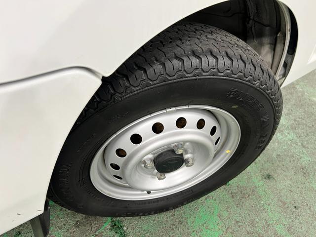 キャリイトラックKCスペシャル 走行23271キロ/LEDヘッドランプ1年保証距離無制限 走行距離23271キロ FMAMラジオ フロアマット 助手席エアバッグ LEDヘッドランプ キーレスエントリー マニュアルエアコン(埼玉県)の中古車