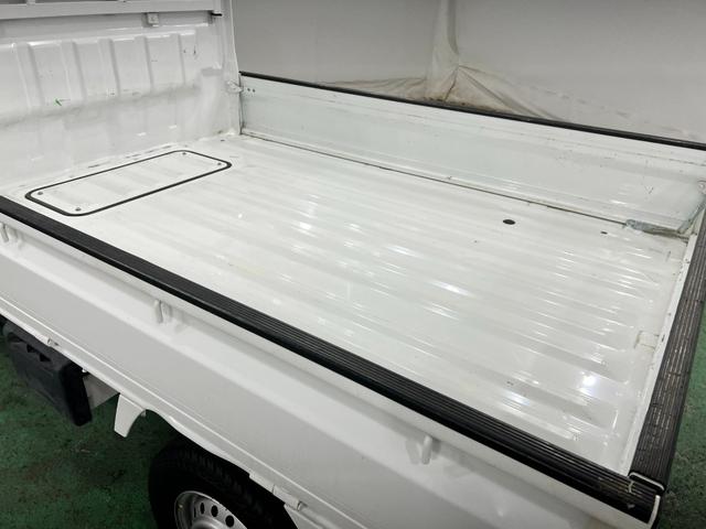 キャリイトラックKCスペシャル 走行23271キロ/LEDヘッドランプ1年保証距離無制限 走行距離23271キロ FMAMラジオ フロアマット 助手席エアバッグ LEDヘッドランプ キーレスエントリー マニュアルエアコン(埼玉県)の中古車