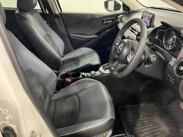 MAZDA215S Lパッケージ 走行65750キロ/全周囲カメラ1年保証距離無制限 走行距離65750キロ 全周囲カメラ ブルートゥース 純正マット サイドエアバッグ クリアランスソナー アイドリングストップ 電動格納式ドアミラー(埼玉県)の中古車