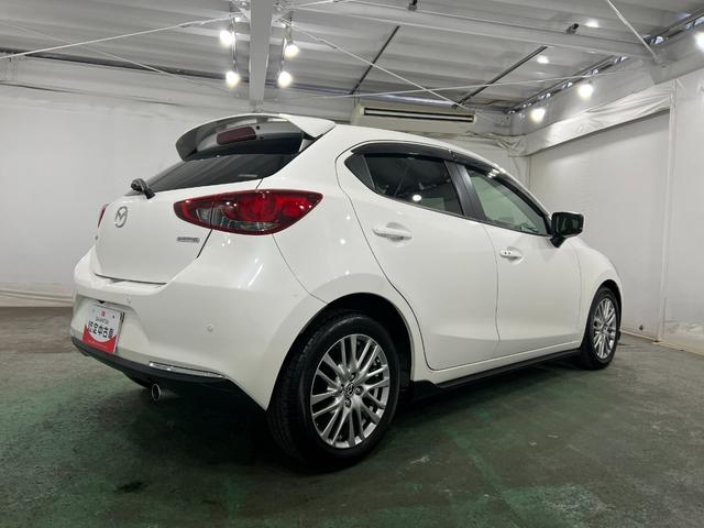 MAZDA215S Lパッケージ 走行65750キロ/全周囲カメラ1年保証距離無制限 走行距離65750キロ 全周囲カメラ ブルートゥース 純正マット サイドエアバッグ クリアランスソナー アイドリングストップ 電動格納式ドアミラー(埼玉県)の中古車