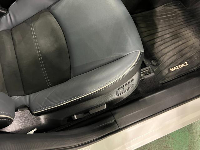 MAZDA215S Lパッケージ 走行65750キロ/全周囲カメラ1年保証距離無制限 走行距離65750キロ 全周囲カメラ ブルートゥース 純正マット サイドエアバッグ クリアランスソナー アイドリングストップ 電動格納式ドアミラー(埼玉県)の中古車