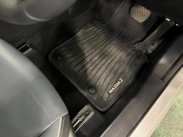 MAZDA215S Lパッケージ 走行65750キロ/全周囲カメラ1年保証距離無制限 走行距離65750キロ 全周囲カメラ ブルートゥース 純正マット サイドエアバッグ クリアランスソナー アイドリングストップ 電動格納式ドアミラー(埼玉県)の中古車