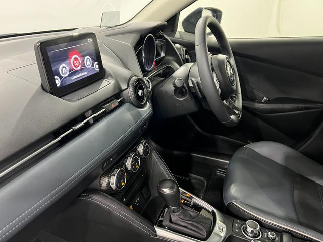 MAZDA215S Lパッケージ 走行65750キロ/全周囲カメラ1年保証距離無制限 走行距離65750キロ 全周囲カメラ ブルートゥース 純正マット サイドエアバッグ クリアランスソナー アイドリングストップ 電動格納式ドアミラー(埼玉県)の中古車
