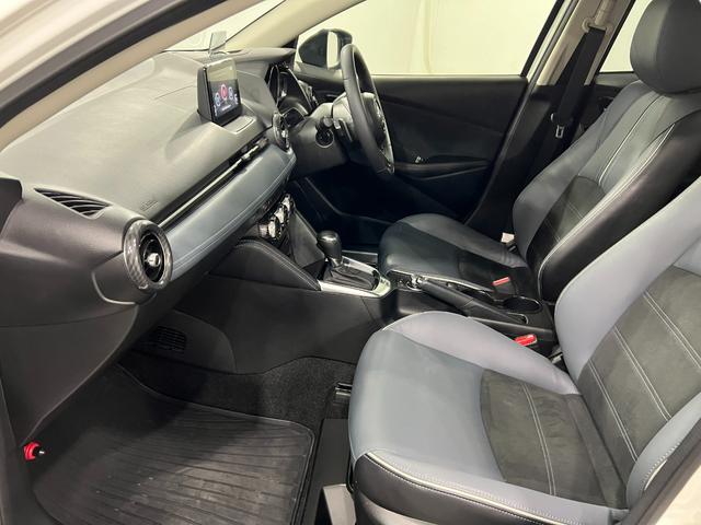 MAZDA215S Lパッケージ 走行65750キロ/全周囲カメラ1年保証距離無制限 走行距離65750キロ 全周囲カメラ ブルートゥース 純正マット サイドエアバッグ クリアランスソナー アイドリングストップ 電動格納式ドアミラー(埼玉県)の中古車