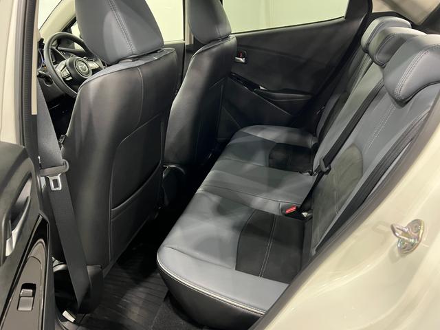 MAZDA215S Lパッケージ 走行65750キロ/全周囲カメラ1年保証距離無制限 走行距離65750キロ 全周囲カメラ ブルートゥース 純正マット サイドエアバッグ クリアランスソナー アイドリングストップ 電動格納式ドアミラー(埼玉県)の中古車