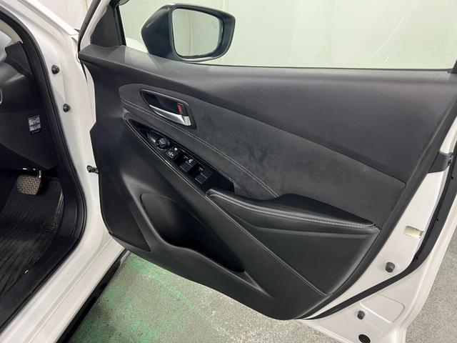 MAZDA215S Lパッケージ 走行65750キロ/全周囲カメラ1年保証距離無制限 走行距離65750キロ 全周囲カメラ ブルートゥース 純正マット サイドエアバッグ クリアランスソナー アイドリングストップ 電動格納式ドアミラー(埼玉県)の中古車