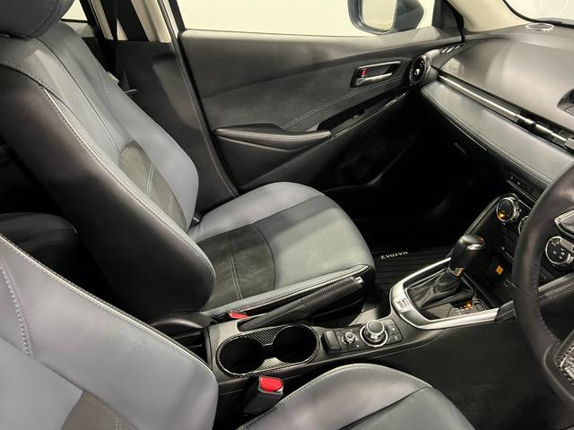 MAZDA215S Lパッケージ 走行65750キロ/全周囲カメラ1年保証距離無制限 走行距離65750キロ 全周囲カメラ ブルートゥース 純正マット サイドエアバッグ クリアランスソナー アイドリングストップ 電動格納式ドアミラー(埼玉県)の中古車