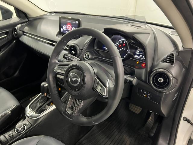 MAZDA215S Lパッケージ 走行65750キロ/全周囲カメラ1年保証距離無制限 走行距離65750キロ 全周囲カメラ ブルートゥース 純正マット サイドエアバッグ クリアランスソナー アイドリングストップ 電動格納式ドアミラー(埼玉県)の中古車