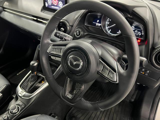 MAZDA215S Lパッケージ 走行65750キロ/全周囲カメラ1年保証距離無制限 走行距離65750キロ 全周囲カメラ ブルートゥース 純正マット サイドエアバッグ クリアランスソナー アイドリングストップ 電動格納式ドアミラー(埼玉県)の中古車
