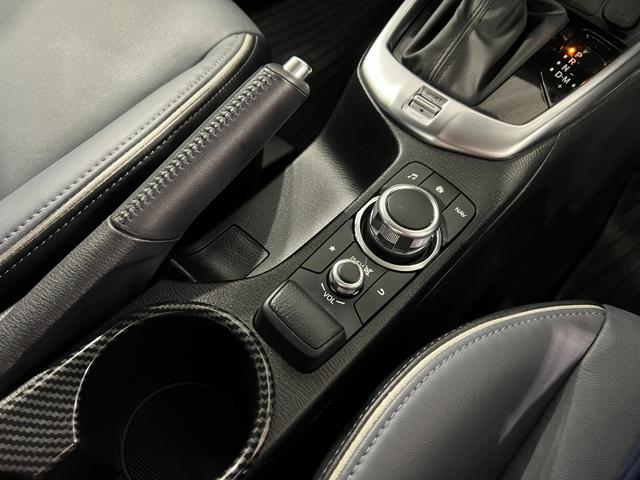 MAZDA215S Lパッケージ 走行65750キロ/全周囲カメラ1年保証距離無制限 走行距離65750キロ 全周囲カメラ ブルートゥース 純正マット サイドエアバッグ クリアランスソナー アイドリングストップ 電動格納式ドアミラー(埼玉県)の中古車