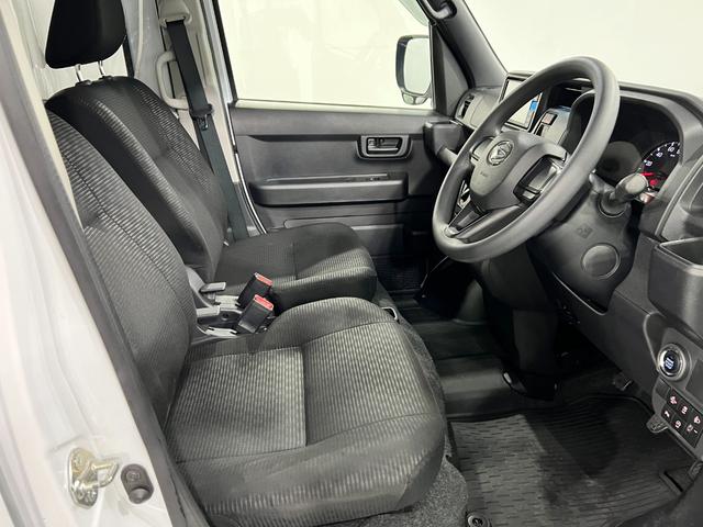 ハイゼットカーゴクルーズ　走行８２４０７キロ／ナビ／ＥＴＣ一年保証・走行距離無制限走行８２４０７キロ　フルセグナビ　ブルートゥース　クリアランスソナー　オートライト　アイドリングストップ（埼玉県）の中古車