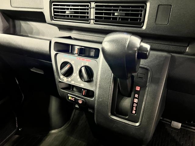 ハイゼットカーゴクルーズ　走行８２４０７キロ／ナビ／ＥＴＣ一年保証・走行距離無制限走行８２４０７キロ　フルセグナビ　ブルートゥース　クリアランスソナー　オートライト　アイドリングストップ（埼玉県）の中古車