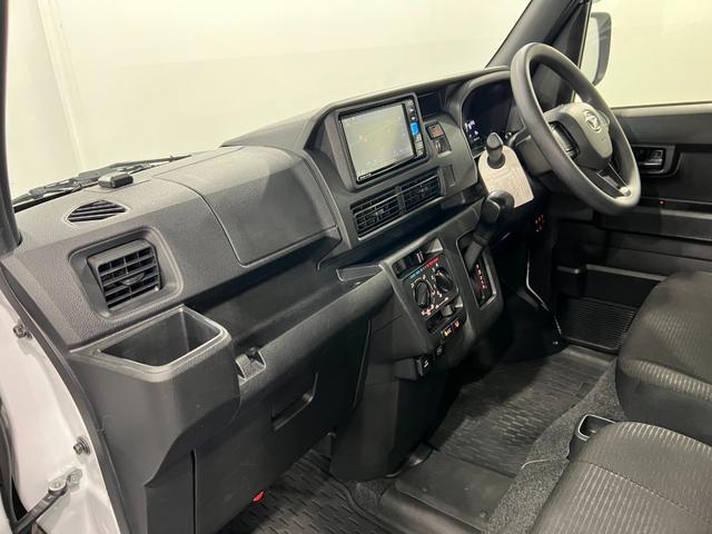 ハイゼットカーゴクルーズ　走行８２４０７キロ／ナビ／ＥＴＣ一年保証・走行距離無制限走行８２４０７キロ　フルセグナビ　ブルートゥース　クリアランスソナー　オートライト　アイドリングストップ（埼玉県）の中古車
