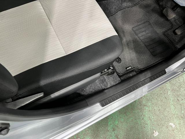 ミライースＸ　ＳＡIII　走行１３７０キロ／ＬＥＤヘッドランプ／マット１年保証距離無制限　走行距離１３７０キロ　純正マット　助手席エアバッグ　クリアランスソナー　オートライト　ＬＥＤヘッドランプ　アイドリングストップ　電動格納式ドアミラー　キーレスエントリー（埼玉県）の中古車