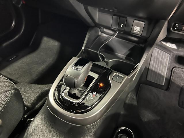 フィットハイブリッドＳ　ホンダセンシング　走行７９３１２キロ／雹害／ナビ一年保証・走行距離無制限走行７９３１２キロ　フルセグナビ　ブルートゥース　バックカメラ　ＥＴＣ　サイドエアバック　オートライト　ＬＥＤヘッドライト（埼玉県）の中古車