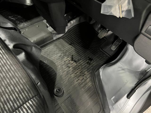 ハイゼットカーゴＤＸ　走行６キロ／クリアランスソナー一年保証・走行距離無制限　走行６キロ　助手席エアバック　オートライト　　クリアランスソナー　アイドリングストップ　純正カーペットマット（埼玉県）の中古車