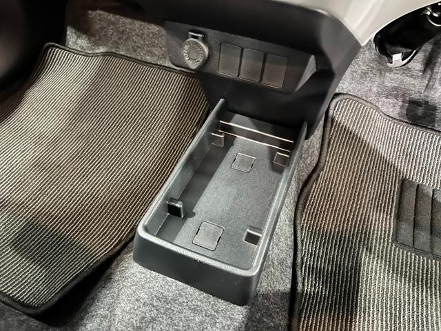 ミライースＸ　ＳＡIII　走行２５２７キロ／ＬＥＤヘッドランプ／マット１年保証距離無制限　走行距離２５２７キロ　純正マット　助手席エアバッグ　クリアランスソナー　ＬＥＤヘッドランプ　アイドリングストップ　電動格納式ドアミラー（埼玉県）の中古車