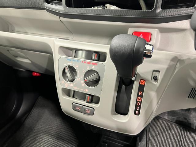 ミライースＸ　ＳＡIII　走行６６９４キロ／ＬＥＤヘッドランプ／マット１年保証距離無制限　走行距離６６９４キロ　純正マット　助手席エアバッグ　クリアランスソナー　ＬＥＤヘッドランプ　アイドリングストップ　電動格納式ドアミラー（東京都）の中古車