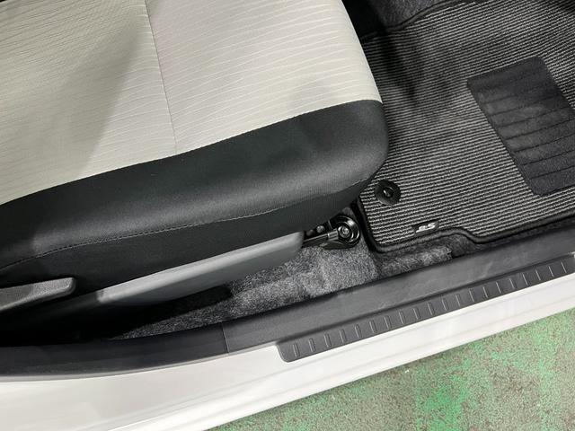 ミライースＸ　ＳＡIII　走行６６９４キロ／ＬＥＤヘッドランプ／マット１年保証距離無制限　走行距離６６９４キロ　純正マット　助手席エアバッグ　クリアランスソナー　ＬＥＤヘッドランプ　アイドリングストップ　電動格納式ドアミラー（東京都）の中古車