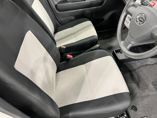 ミライースＸ　ＳＡIII　走行６６９４キロ／ＬＥＤヘッドランプ／マット１年保証距離無制限　走行距離６６９４キロ　純正マット　助手席エアバッグ　クリアランスソナー　ＬＥＤヘッドランプ　アイドリングストップ　電動格納式ドアミラー（東京都）の中古車