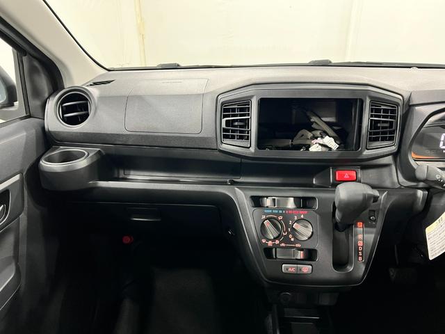 ミライースL SAIII 走行2844キロ/オートライト/マット1年保証距離無制限 走行距離2844キロ フロアマット 助手席エアバッグ クリアランスソナー オートマチックハイビーム オートライト アイドリングストップ キーレスエントリー(埼玉県)の中古車