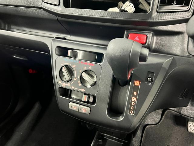 ミライースL SAIII 走行2844キロ/オートライト/マット1年保証距離無制限 走行距離2844キロ フロアマット 助手席エアバッグ クリアランスソナー オートマチックハイビーム オートライト アイドリングストップ キーレスエントリー(埼玉県)の中古車