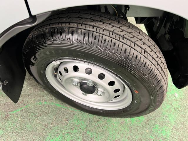 ハイゼットカーゴＤＸ　走行２１６５キロ／クリアランスソナー一年保証・走行距離無制限　走行２１６５キロ　助手席エアバック　オートライト　　クリアランスソナー　アイドリングストップ　純正カーペットマット（埼玉県）の中古車