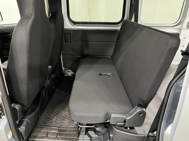ハイゼットカーゴＤＸ　走行２１６５キロ／クリアランスソナー一年保証・走行距離無制限　走行２１６５キロ　助手席エアバック　オートライト　　クリアランスソナー　アイドリングストップ　純正カーペットマット（埼玉県）の中古車