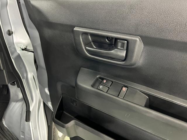 ハイゼットカーゴＤＸ　走行２１６５キロ／クリアランスソナー一年保証・走行距離無制限　走行２１６５キロ　助手席エアバック　オートライト　　クリアランスソナー　アイドリングストップ　純正カーペットマット（埼玉県）の中古車