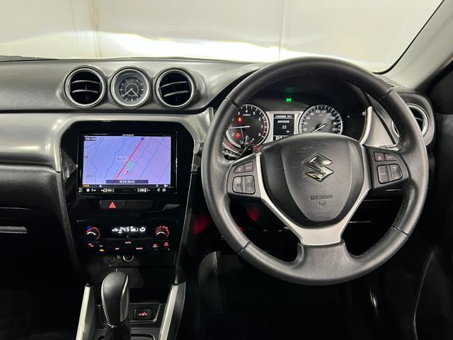 エスクードベースグレード 4WD/走行58032キロ/フルセグナビ1年保証距離無制限 走行距離58032キロ フルセグナビ バックカメラ ブルートゥース 純正マット 助手席エアバッグ オートライト HIDヘッドランプ アイドリングストップ シートヒーター(埼玉県)の中古車