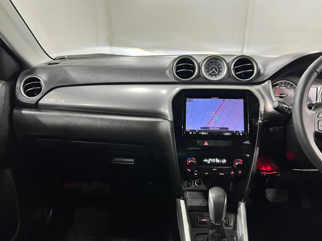 エスクードベースグレード 4WD/走行58032キロ/フルセグナビ1年保証距離無制限 走行距離58032キロ フルセグナビ バックカメラ ブルートゥース 純正マット 助手席エアバッグ オートライト HIDヘッドランプ アイドリングストップ シートヒーター(埼玉県)の中古車