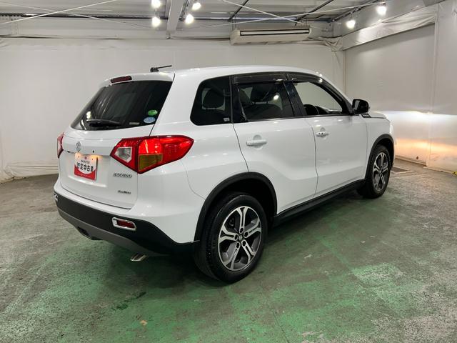 エスクードベースグレード 4WD/走行58032キロ/フルセグナビ1年保証距離無制限 走行距離58032キロ フルセグナビ バックカメラ ブルートゥース 純正マット 助手席エアバッグ オートライト HIDヘッドランプ アイドリングストップ シートヒーター(埼玉県)の中古車