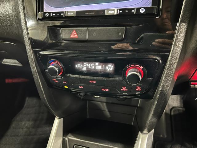 エスクードベースグレード 4WD/走行58032キロ/フルセグナビ1年保証距離無制限 走行距離58032キロ フルセグナビ バックカメラ ブルートゥース 純正マット 助手席エアバッグ オートライト HIDヘッドランプ アイドリングストップ シートヒーター(埼玉県)の中古車