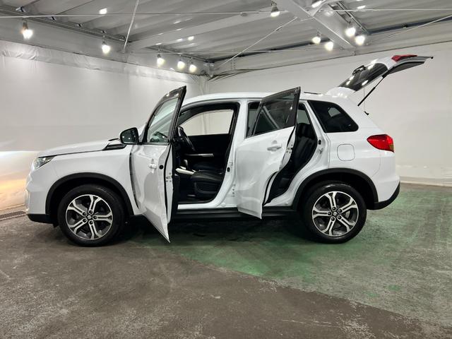 エスクードベースグレード 4WD/走行58032キロ/フルセグナビ1年保証距離無制限 走行距離58032キロ フルセグナビ バックカメラ ブルートゥース 純正マット 助手席エアバッグ オートライト HIDヘッドランプ アイドリングストップ シートヒーター(埼玉県)の中古車
