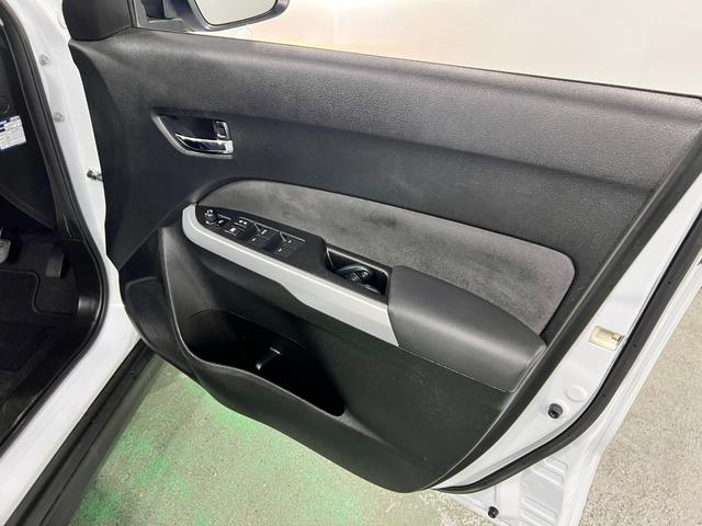 エスクードベースグレード 4WD/走行58032キロ/フルセグナビ1年保証距離無制限 走行距離58032キロ フルセグナビ バックカメラ ブルートゥース 純正マット 助手席エアバッグ オートライト HIDヘッドランプ アイドリングストップ シートヒーター(埼玉県)の中古車