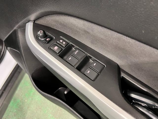 エスクードベースグレード 4WD/走行58032キロ/フルセグナビ1年保証距離無制限 走行距離58032キロ フルセグナビ バックカメラ ブルートゥース 純正マット 助手席エアバッグ オートライト HIDヘッドランプ アイドリングストップ シートヒーター(埼玉県)の中古車