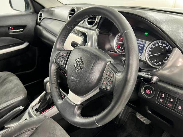 エスクードベースグレード 4WD/走行58032キロ/フルセグナビ1年保証距離無制限 走行距離58032キロ フルセグナビ バックカメラ ブルートゥース 純正マット 助手席エアバッグ オートライト HIDヘッドランプ アイドリングストップ シートヒーター(埼玉県)の中古車