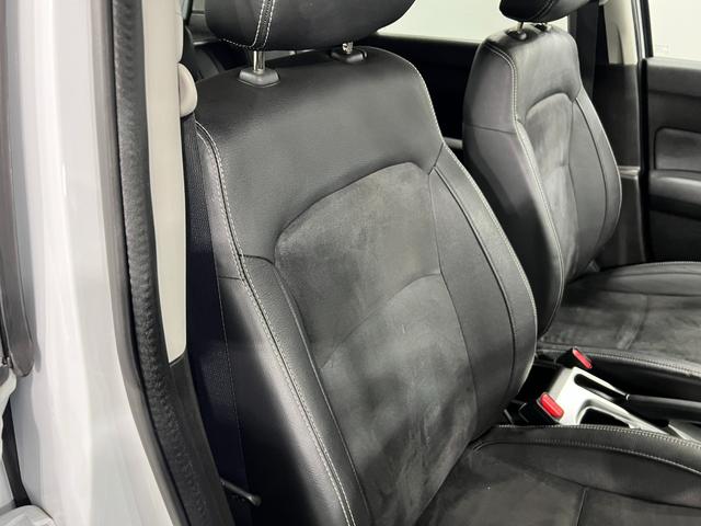 エスクードベースグレード 4WD/走行58032キロ/フルセグナビ1年保証距離無制限 走行距離58032キロ フルセグナビ バックカメラ ブルートゥース 純正マット 助手席エアバッグ オートライト HIDヘッドランプ アイドリングストップ シートヒーター(埼玉県)の中古車