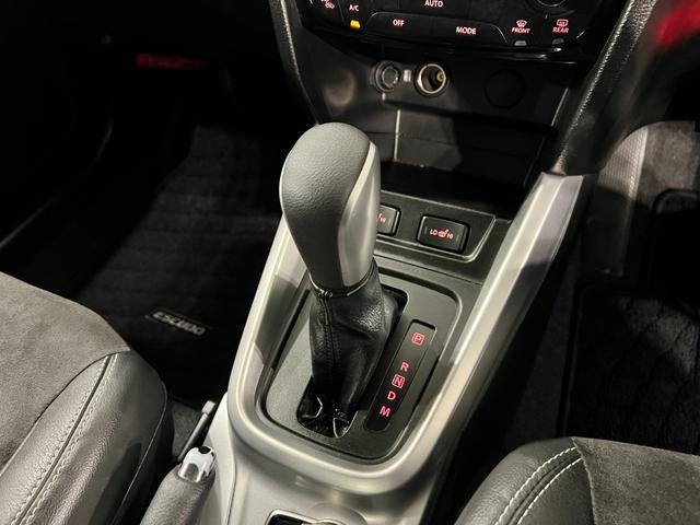 エスクードベースグレード 4WD/走行58032キロ/フルセグナビ1年保証距離無制限 走行距離58032キロ フルセグナビ バックカメラ ブルートゥース 純正マット 助手席エアバッグ オートライト HIDヘッドランプ アイドリングストップ シートヒーター(埼玉県)の中古車
