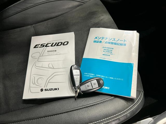 エスクードベースグレード 4WD/走行58032キロ/フルセグナビ1年保証距離無制限 走行距離58032キロ フルセグナビ バックカメラ ブルートゥース 純正マット 助手席エアバッグ オートライト HIDヘッドランプ アイドリングストップ シートヒーター(埼玉県)の中古車