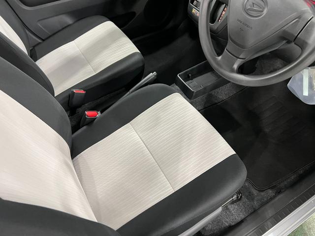 ミライースＬ　ＳＡIII　走行５２５７キロ／オートライト／マット１年保証距離無制限　走行距離５２５７キロ　純正マット　助手席エアバッグ　クリアランスソナー　オートマチックハイビーム　オートライト　アイドリングストップ　スマートアシスト３　キーレスエントリー（埼玉県）の中古車