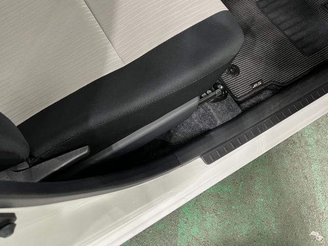 ミライースＸ　ＳＡIII　走行１８５６キロ／クリアランスソナー一年保証・走行距離無制限　走行１８５６キロ　助手席エアバック　ＬＥＤヘッドライト　オートライト　オートマチックハイビーム　クリアランスソナー　アイドリングストップ（埼玉県）の中古車