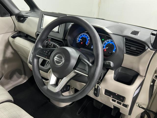 ルークスS 走行7997キロ/ナビ/ETC一年保証・走行距離無制限走行7997キロ ワンセグナビ ブルートゥース ETC 助手席エアバック 純正カーペットマット オートライト(埼玉県)の中古車