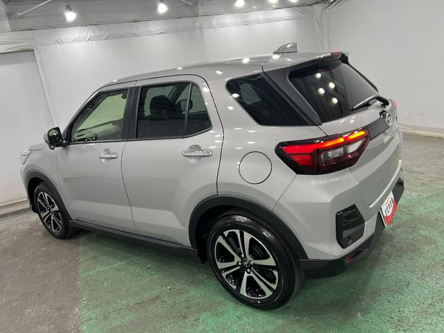 ロッキープレミアムG 走行651キロ/LEDヘッドランプ/純正マット1年保証距離無制限 走行距離651キロ 純正マット サイドエアバッグ LEDヘッドランプ アイドリングストップ シートヒーター オート格納式ドアミラー 電動パーキングブレーキ キーフリー(埼玉県)の中古車