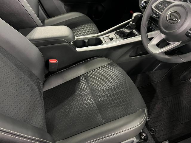 ロッキープレミアムG 走行651キロ/LEDヘッドランプ/純正マット1年保証距離無制限 走行距離651キロ 純正マット サイドエアバッグ LEDヘッドランプ アイドリングストップ シートヒーター オート格納式ドアミラー 電動パーキングブレーキ キーフリー(埼玉県)の中古車