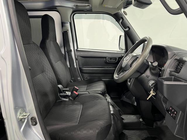 ハイゼットカーゴDX 走行45182キロ/車検整備付/タイヤ4本交換一年保証・走行距離無制限走行45182キロ 車検整備付 タイヤ4本交換 ディスプレイオーディオ バックカメラ ETC クリアランスソナー オートライト(埼玉県)の中古車