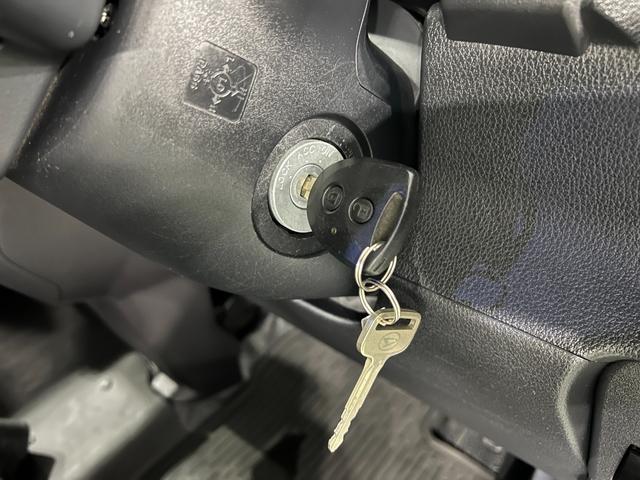 ハイゼットカーゴDX 走行45182キロ/車検整備付/タイヤ4本交換一年保証・走行距離無制限走行45182キロ 車検整備付 タイヤ4本交換 ディスプレイオーディオ バックカメラ ETC クリアランスソナー オートライト(埼玉県)の中古車